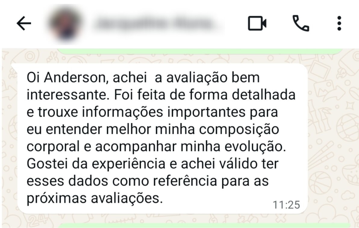 Mensagem de WhatsApp de cliente: "Oi Anderson, achei a avaliação bem interessante. Foi feita de forma detalhada e trouxe informações importantes para eu entender melhor minha composição corporal e acompanhar minha evolução. Gostei da experiência e achei válido ter esses dados como referência para as próximas avaliações."